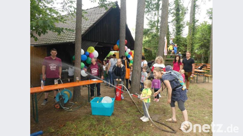 Wasser hat für Kinder eine besondere Faszination. Noch dazu wenn es einen Preis zu gewinnen gibt. Bild: bnr