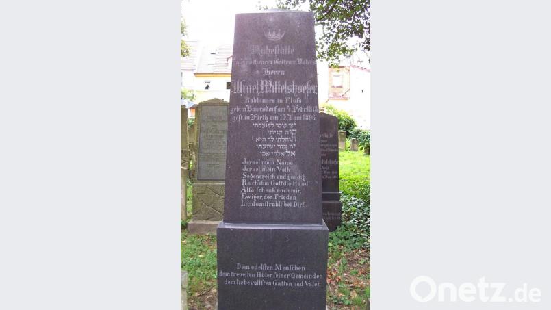 Auf dem alten jüdischen Friedhof in Fürth ist der Rabbiner Israel Wittelshöfer bestattet. Er neigte dem reformierten Judentum zu und war bis 1896 für alle Gemeinden in der Oberpfalz, außer Regensburg, zuständig. Bild: Dieter Dörner