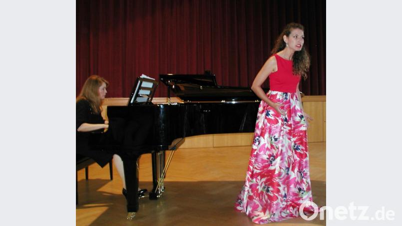 Reiche Gestik und Mimik machte das Verstehen der Botschaft von Liedern anderer Sprachen möglich. Bild: ld