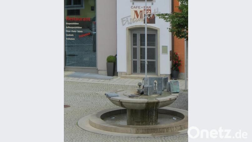 Das &quot;MP 12&quot; liegt direkt im Zentrum der Altstadt und auf dem Marktplatz kann auch bewirtet werden. Trotzdem steht die Gastronomie seit 25. März 2018 leer. Niemand will die Nachfolge der Familie Hanauer antreten, die im Dezember 2017 ins &quot;Dali&quot; nach Nabburg gewechselt ist. Bild: Köppl