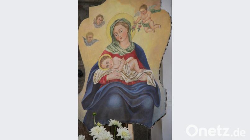 Nach sechsmonatiger Restaurierung erstrahlt das ursprüngliche Altarbild mit der Darstellung Marias mit dem Jesuskind auf dem Schoss in altem Glanz. Es soll bald wieder seinen angestammten Platz an der Spitze des Hochaltars in St. Felix einnehmen. Bild: prh
