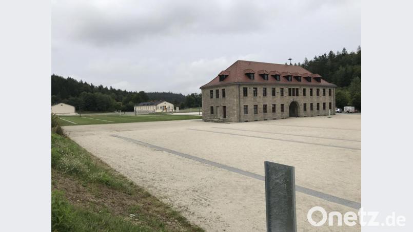 Das SS-Kommandanturgebäude ist das Eintrittstor zum Lagergelände. Die Gedenkstätte leidet darunter, nicht mehr allzu viel von der einstigen Lagerstruktur zeigen zu können. Bild: eig