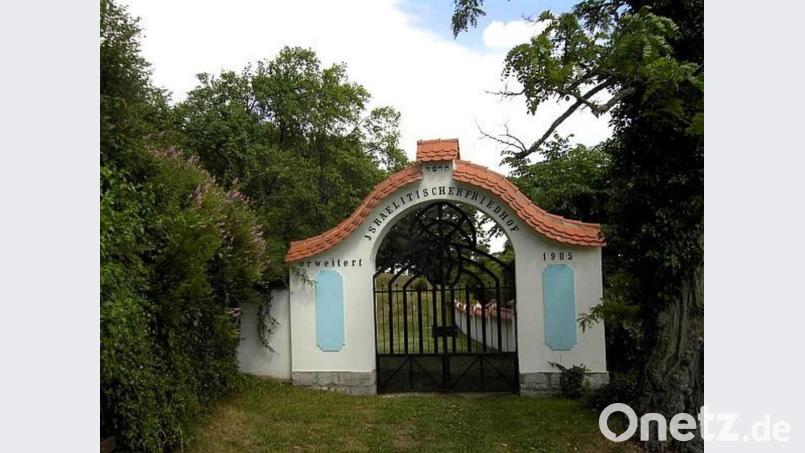 Das Eingangstor zum jüdischen Friedhof in Sulzbürg (Landkreis Neumarkt in der Oberpfalz) (Quelle: <a href=