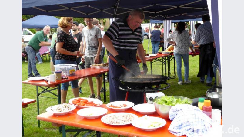 Kostenlose Probierhäppchen, Kaffee und Kuchen gibt es bei der festlichen Veranstaltung. Bild: fsb
