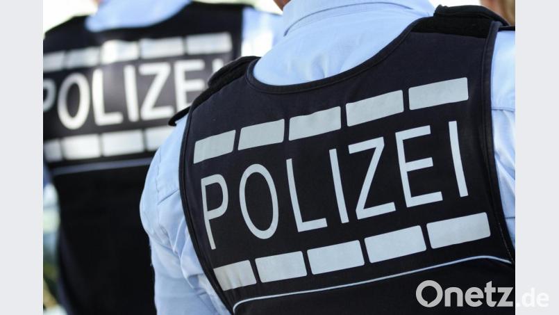 In Polizei-Westen gekleidete Polizisten. Foto: Silas Stein/Archiv Bild: Silas Stein