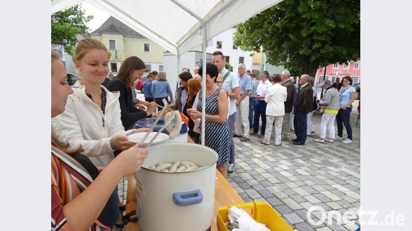 Reißenden Absatz fanden die Weißwürste Bild: hm