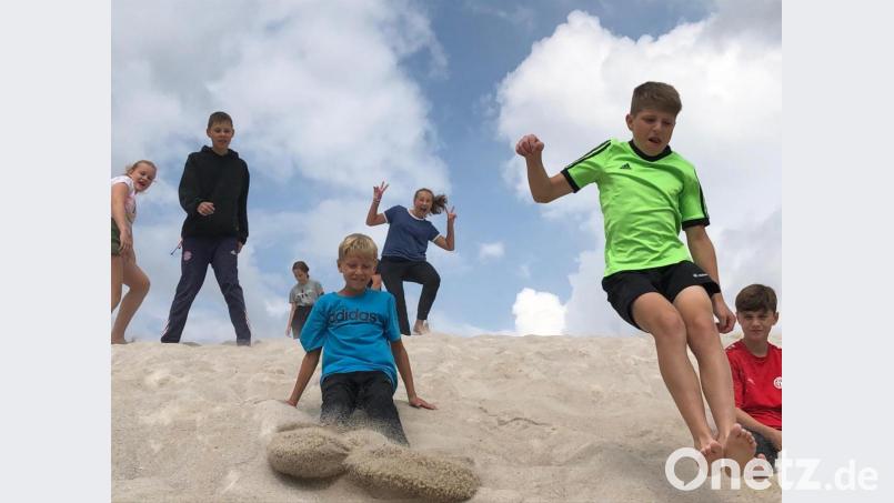 Mancher bleibt beim Bergab-Lauf im Sand stecken. Bild: exb