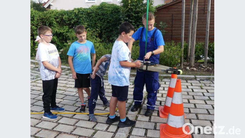 Viel Gefühl ist beim Aufnehmen eines Tennisballs mit dem Rettungsspreizer gefordert. Bild: rn