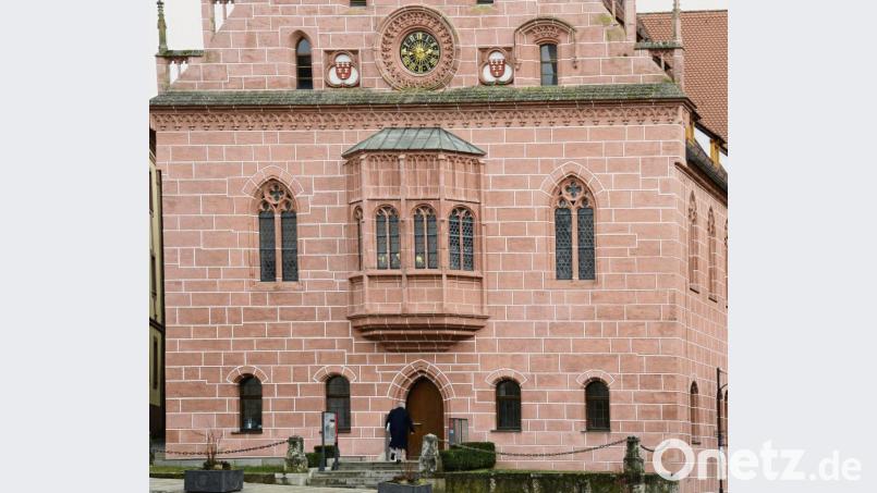 Das Rathaus von Sulzbach-Rosenberg, hier tagt der Stadtrat. Er ist einer von zwei Kommunalparlamenten im Landkreis Amberg-Sulzbach, die kleiner werden. Bild: Petra Hartl
