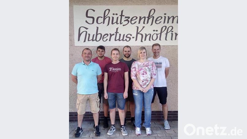Achim Hüttner, Benedikt Kemptner, Fabian Rockinger, Julian Kemptner, Julia Helgert und Ferdinand Stipberger (links) sind ein Teil des Teams, das bei der Deutschen Meisterschaft um den Sieg kämpft. Auf dem Bild fehlen Christina Ketzler, Michael Buchbinder, Patrick Kurz und Markus Ulrich. Bild: nib