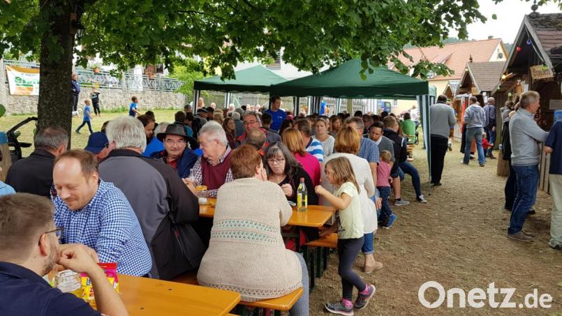 Die Schützen hatten Pavillons für die Besucher aufgestellt Bild: sgs
