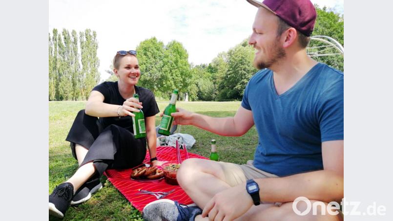 Prost! Ein Picknick am Landesgartenschau kann den Nachmittag rund um Amberg versüßen. Bild: anv