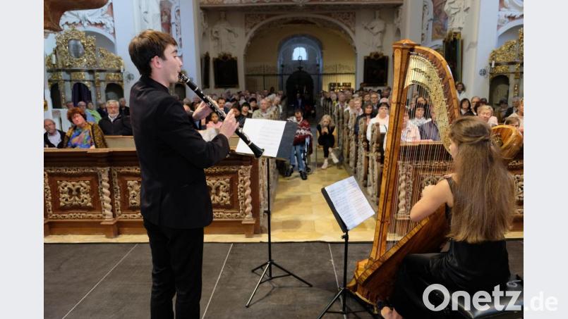 Technisch und poetisch anspruchsvoll brillieren Harfinistin Dariia Ahapova und Klarinettist Vitalii Lysdhko. Bild: do