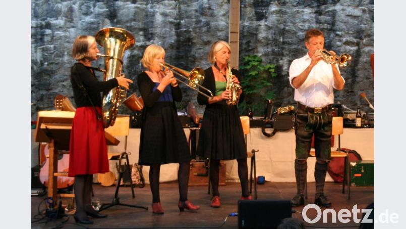 Die &quot;Wellküren&quot; Bärbi, Burgi und Moni kommen mit ihrem Bruder &quot;Stofferl&quot; und Monika Baumgartner (nicht auf dem Bild) am Donnerstag, 19. September, in die Stadthalle Neustadt. Bild: Oswald Zintl