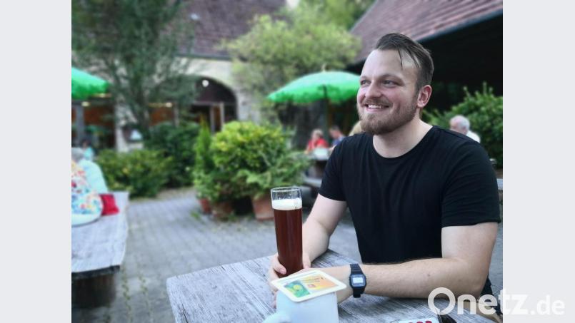Mit einem kühlen Bier lässt sich auch der heißeste Tag überstehen. Bild: phol