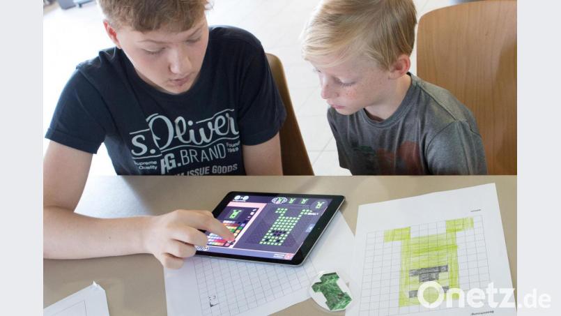 Designen des eigenen Helden am Tablet. Bild: Andreas Heinz/exb