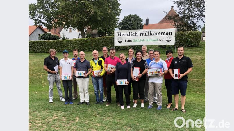 Mit 51 Teilnehmern war das Feld beim Turnier auf dem Gelände des GC Stiftland gut besetzt. Ermittelt wurden bei dem Wettbewerb im Rahmen der Oberpfalz-Woche 15 Sieger sowie Sonderpreisträger. Bild: exb