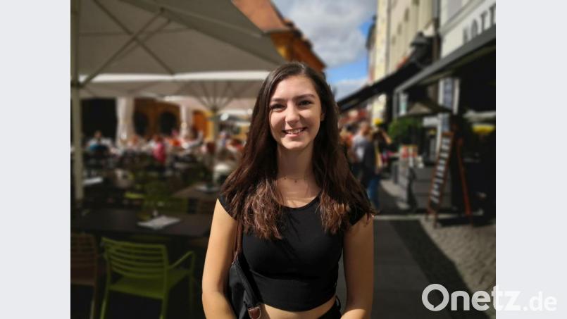 Leonie Wilhelm, 18, aus Amberg wünscht sich, dass die Höchstparkdauer von zwei Stunden erhöht wird. Bild: phol