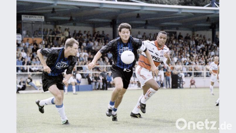 Die Lokalmatadoren kämpfen um jeden Ball. Bild: Büttner, Gerhard