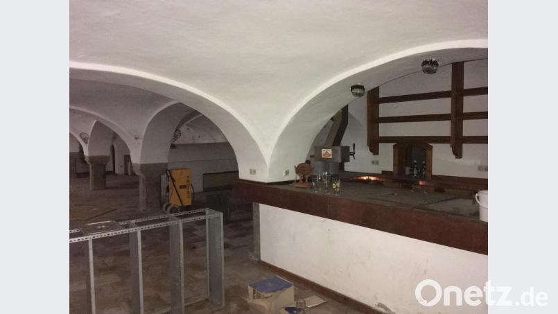 Der Weißbierkeller steht unter Denkmalschutz. Matthias Meier will, dass sich unter dem Gewölbe wieder Gäste wohl fühlen. Bild: ihl