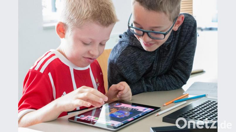 Designen des eigenen Helden am Tablet. Bild: Andreas Heinz/exb