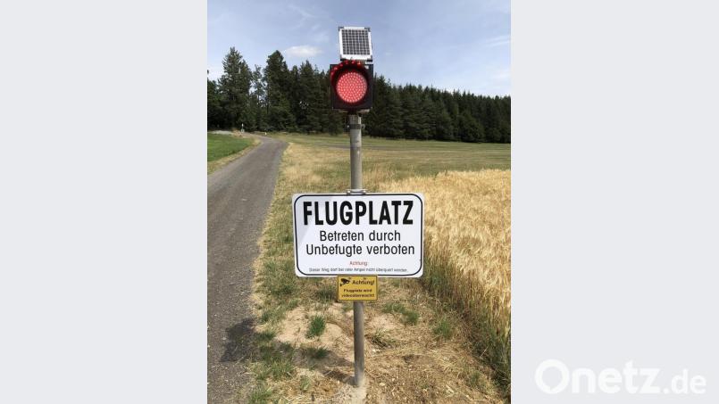 Das Rotlicht signalisiert Besuchern, dass von oben etwas einschweben könnte. Bild: gdö