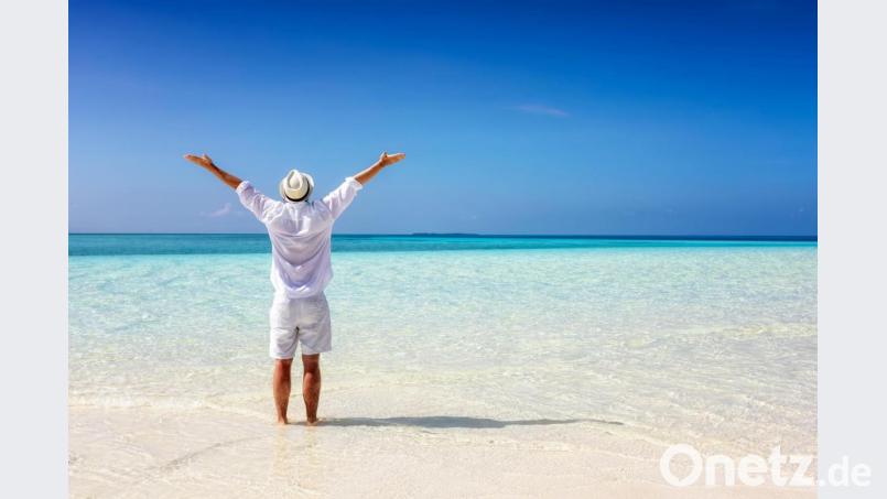 Längst ist erwiesen, dass die äußeren Umstände unseres Urlaubs nur zehn Prozent unseres Glücksgefühls ausmachen. Der Rest ist genetisch bedingt und hängt von unserer Einstellung ab. Bild: moofushi – stock.adobe.com