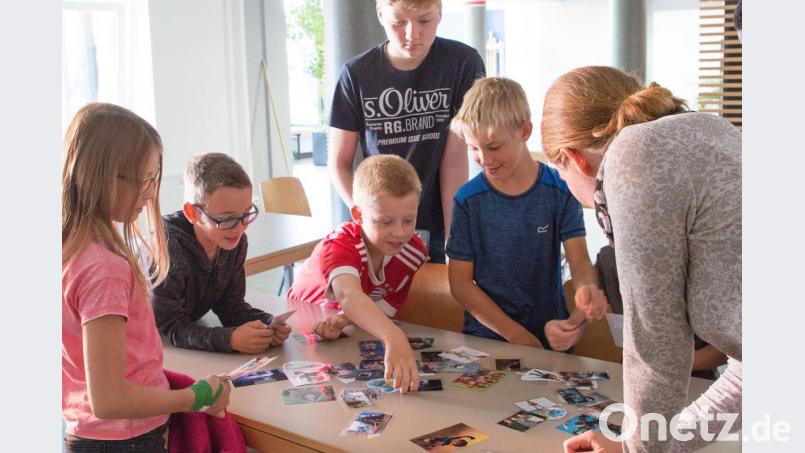 Klärung der Definition eines Medienhelden anhand von Schaubildchen. Bild: Andreas Heinz/exb