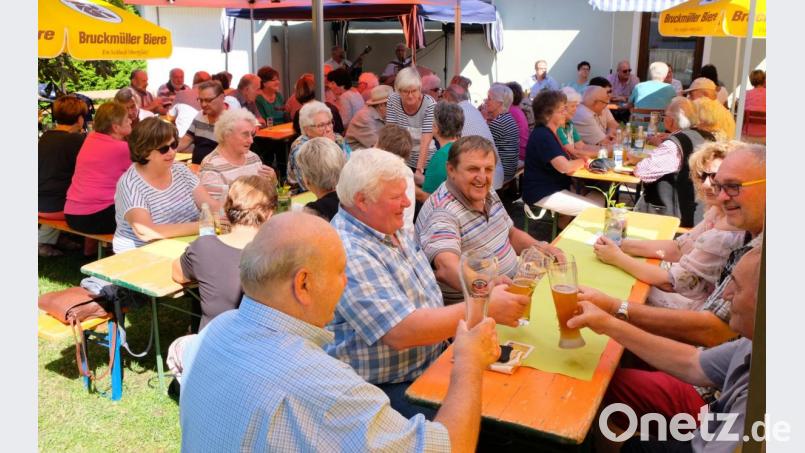 Stimmung und Gemütlichkeit sind Trumpf beim Sommerfest des VdK auf dem Gartengelände des Schützenvereins. Bild: mab