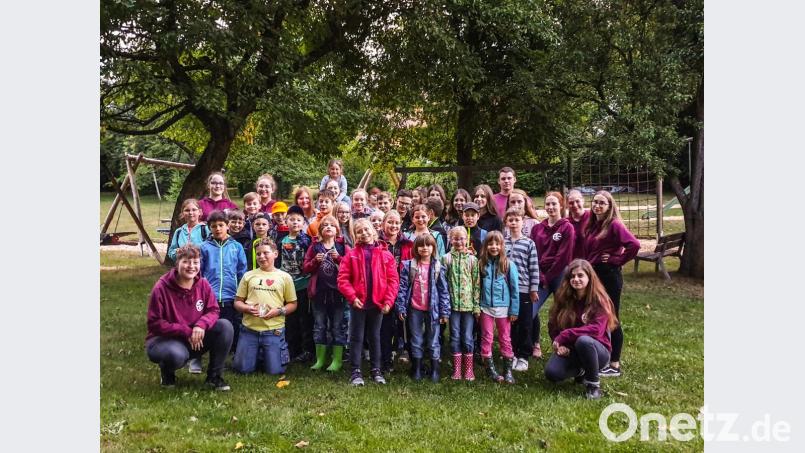 Die Teilnehmer der Nachtwanderung zusammen mit den Organisatoren und Betreuern von der KLJB Münchenreuth. Bild: Stefanie Hebenstreit/exb