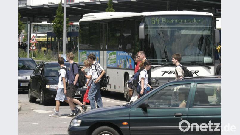 Wer die Belastungen durch den Individualverkehr minimieren möchte, muss auf den ÖPNV setzen und ihn und seine Nutzer privilegieren. Der Ferienausschuss des Stadtrates hat hier in zwei Punkten zumindest markante Zeichen gesetzt. Bild: Wolfgang Steinbacher
