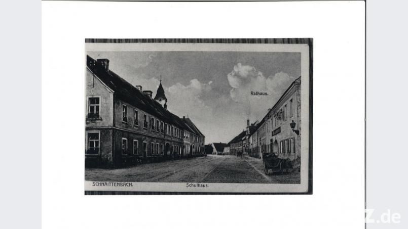 Als erster Kindergarten in Schnaittenbach gilt die damalige Kleinkinderbewahranstalt (linkes Gebäude) im städtischen Gebäude an der Ecke Hauptstraße/Pfarrer-Meiler-Straße. Bild: sh