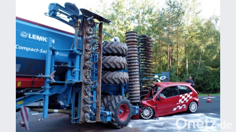 Die Fahrerin des Autos erleidet lediglich leichte Verletzungen. Bild: jml