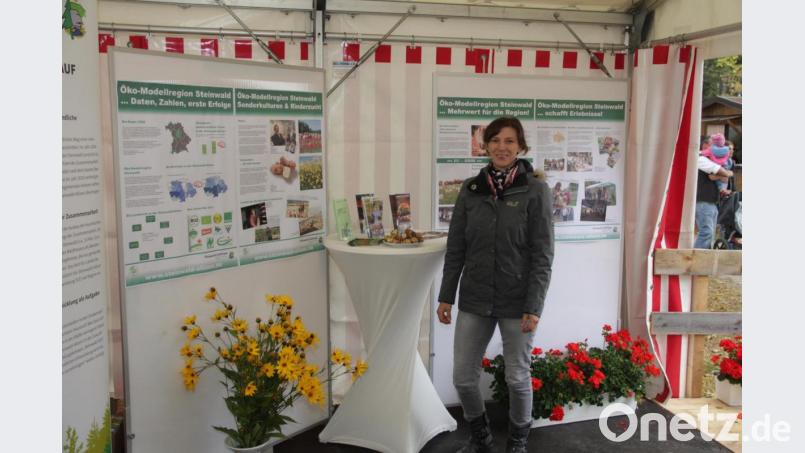 Die Steinwald-Allianz wird auch über die Ökomodellregion informieren. Auf dem Bild Projektmanagerin Elisabeth Waldeck. Bild: njn