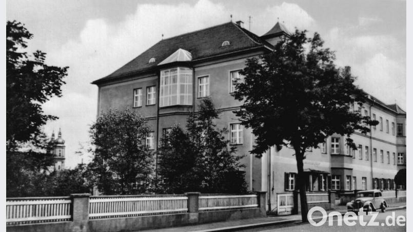 So sah das einstige Bezirkskrankenhaus Waldsassen Anfang der 1930er Jahre aus. In den Jahren 1927 und 1928 war zum Kinderheim hin ein Erweiterungsbau entstanden. Archivbild: Sammlung Treml/exb