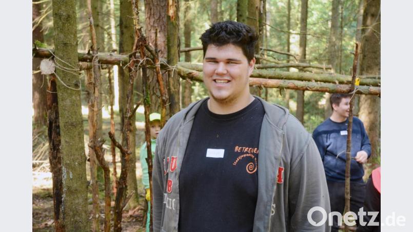 Schüler Christoph Diettrich freut sich, sein Gelerntes weiterzugeben Bild: Gabi Schönberger