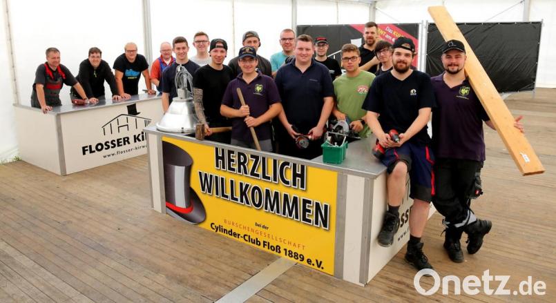 „Oh Kirwa lou niad nou. &quot;“Alle Hände voll zu tun haben Vorsitzender Dominik Mittelmaier (Zweiter von rechts) und sein Team. Sie rüsten sich für die Flosser Kirwa. Bild: mef