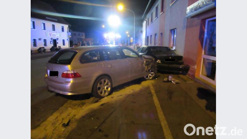 Eine Alkoholfahrt endete für BMW-Fahrer in Schnaittenbach sehr abrupt: mit einem Verkehrsunfall. Bild: exb
