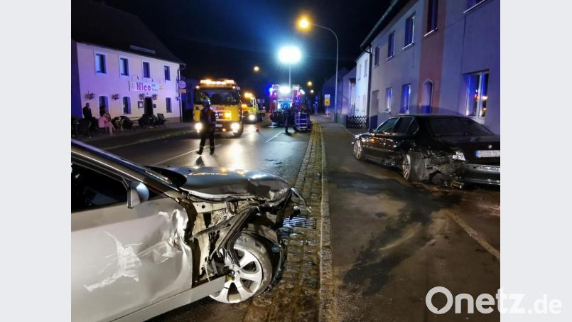 Eine Alkoholfahrt endete für BMW-Fahrer in Schnaittenbach sehr abrupt: mit einem Verkehrsunfall. Bild: exb