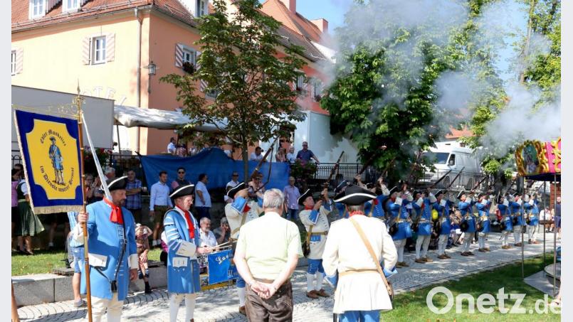 Viel Rauch gab es beim Gruppenfeuer der Flosser Landwehr. Bild: mef
