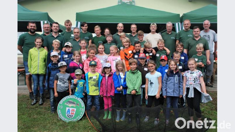 Die Teilnehmer an der Ferienprogrammveranstaltung des Sportanglerbundes Wernberg-Köblitz hatten viel Spaß und sie lernten etwas über die Natur und die heimische Fischwelt. Bild: wee