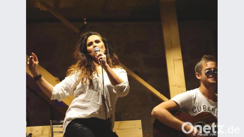 Ein Bühnencoaching mit Andrea Marie bietet die Musikinitiative Vohenstrauß an. Bild: exb/Renate Völkl