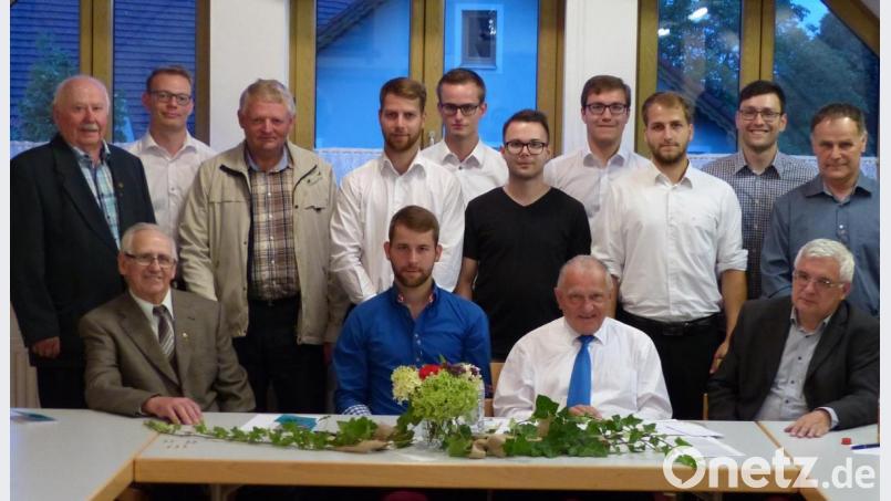 Bei 17 Neuaufnahmen, darunter viele junge Christen, braucht der Männerkongregation nicht bange vor der Zukunft zu sein. Auch Pfarrer Eugen Wismeth (vorne rechts) freut diese Entwicklung. Bild: bej