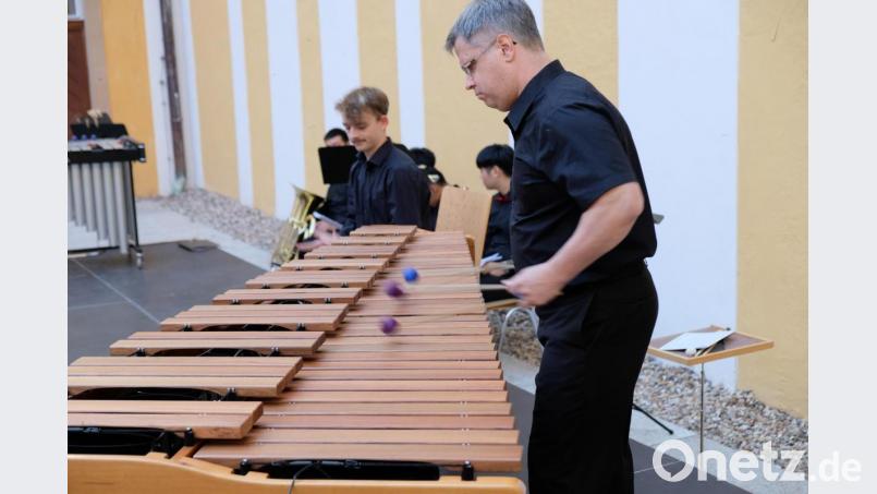 Im Zeichen der Verbundenheit glänzen auch einheimische Künstler (Klaus Rosner und Leon Neudert, Marimbaphon und Percussion). Bild: do
