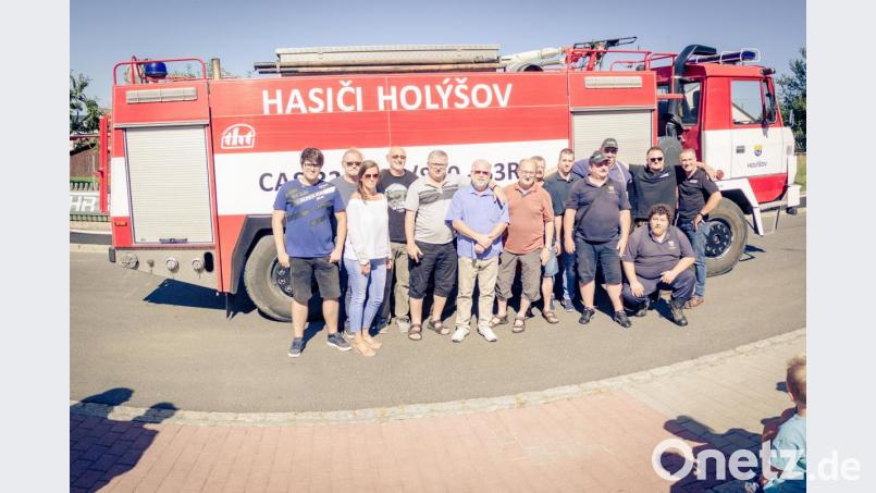 8000 Liter Fassungsvermögen des Tanklöschfahrzeugs, mit dem eine Delegation aus der tschechischen Partnerstadt Holysov nach Kümmersbruck gekommen war. Bild: exb