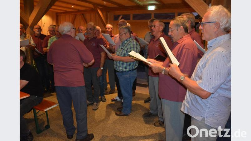 Stimmgewaltig präsentierte sich der Männergesangverein Konnersreuth unter der Leitung von Josef Rosner. Bild: jr