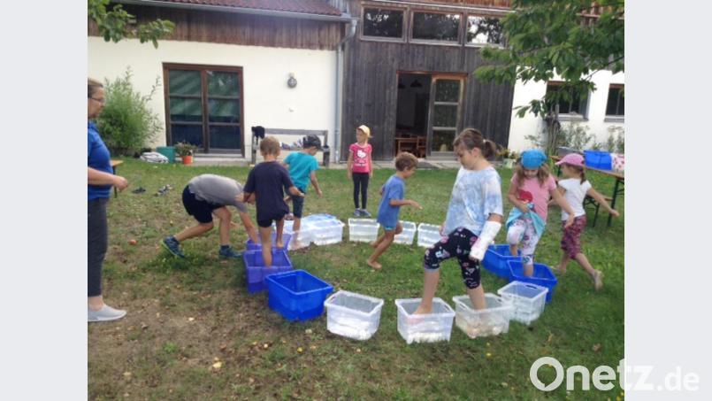Wassertreten war im Ferienprogramm des Kneippvereins angesagt. Bild: exb