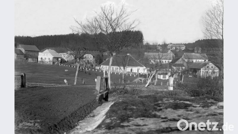 Von großem Interesse waren für die amerikanischen Besucher alte Bilder, wie hier von Böhmisch-Schwarzach. Archivbild: Heimatkundlicher Arbeitskreis Stadlern