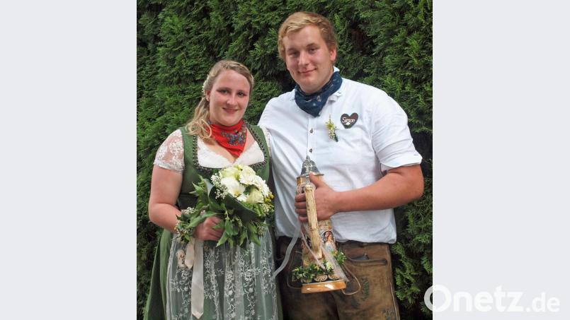 Doris Drexler und Simon Heinrich sind das Thanheimer Oberkirwapaar 2019. Bild: sön