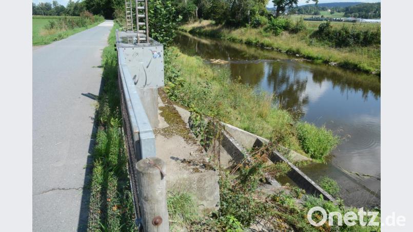 Der Düker auf Höhe der Weidener Kläranlage wird erneuert. Im Zuge der Baumaßnahme muss auch der Radweg verlegt werden. Bild: Gabi Schönberger